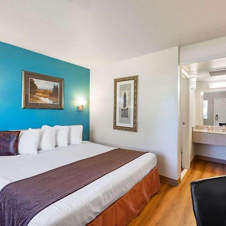 Travelodge By Wyndham Miles City Exterior foto